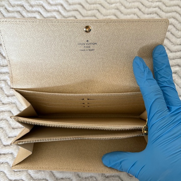 Louis Vuitton Damier Azur Sarah Wallet – Authentic, Excellent Condition, CA4088 - Picture 6 of 11